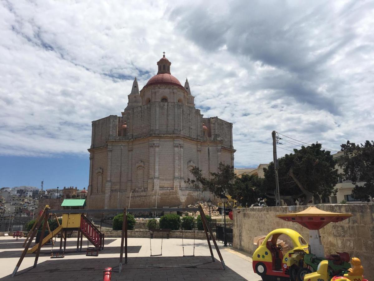 Penthouse "Maltese Scent" Lägenhet Mellieħa Exteriör bild